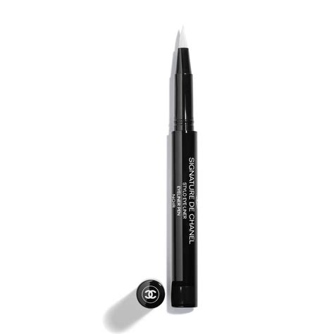 signature de Chanel intense eyeliner